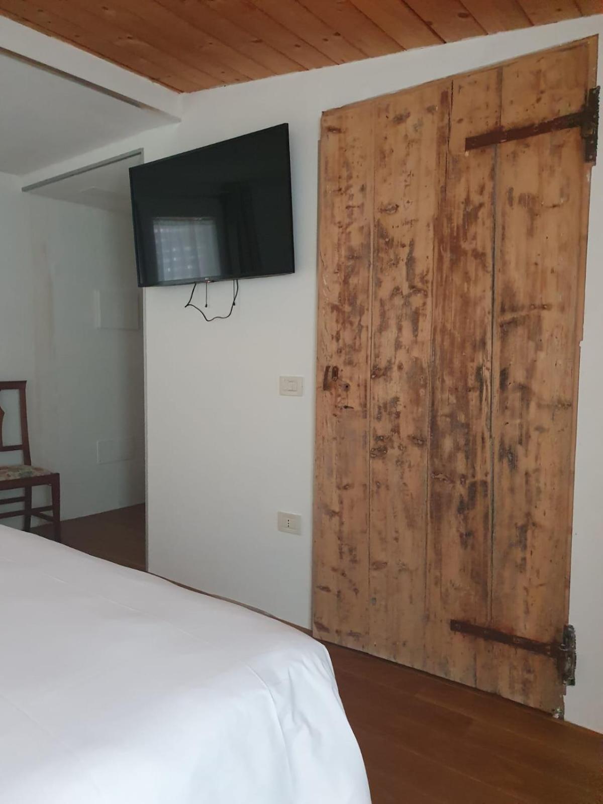 Osteria E Locanda Del Viaggiatore 鲁西 外观 照片